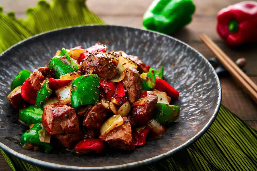 Bò lúc lắc sốt tiêu đen Bò lúc lắc sốt tiêu đen
