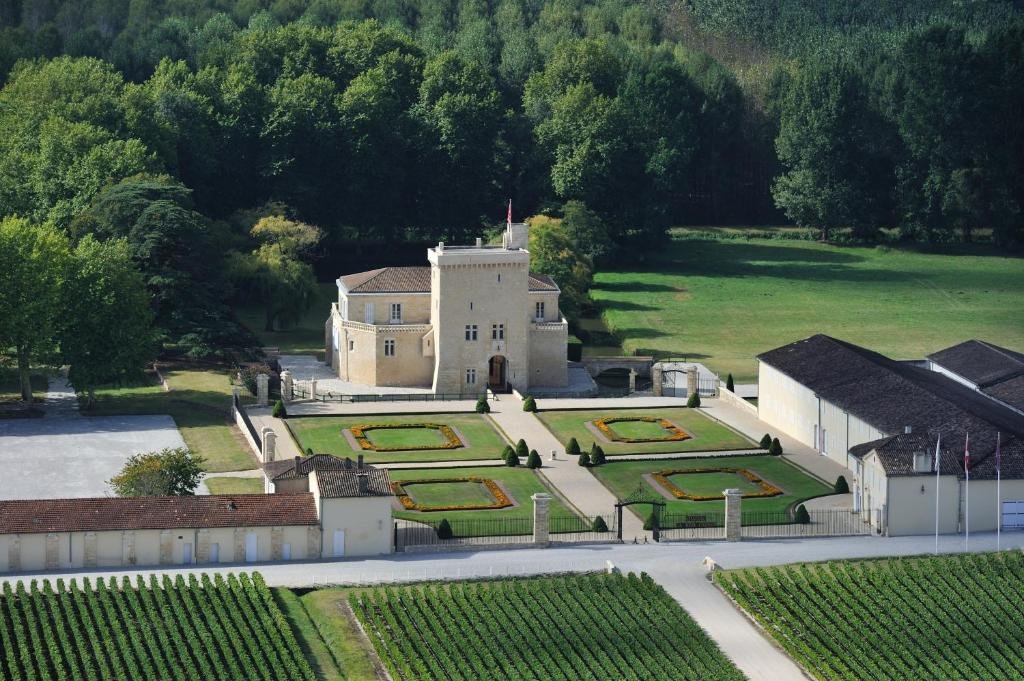 Thương Hiệu Chateau La Tour Carnet – Di sản Grand Cru Classé từ thế kỷ 12 | Wine Home Rượu Vang Nhập Khẩu Chateau La Tour Carnet
