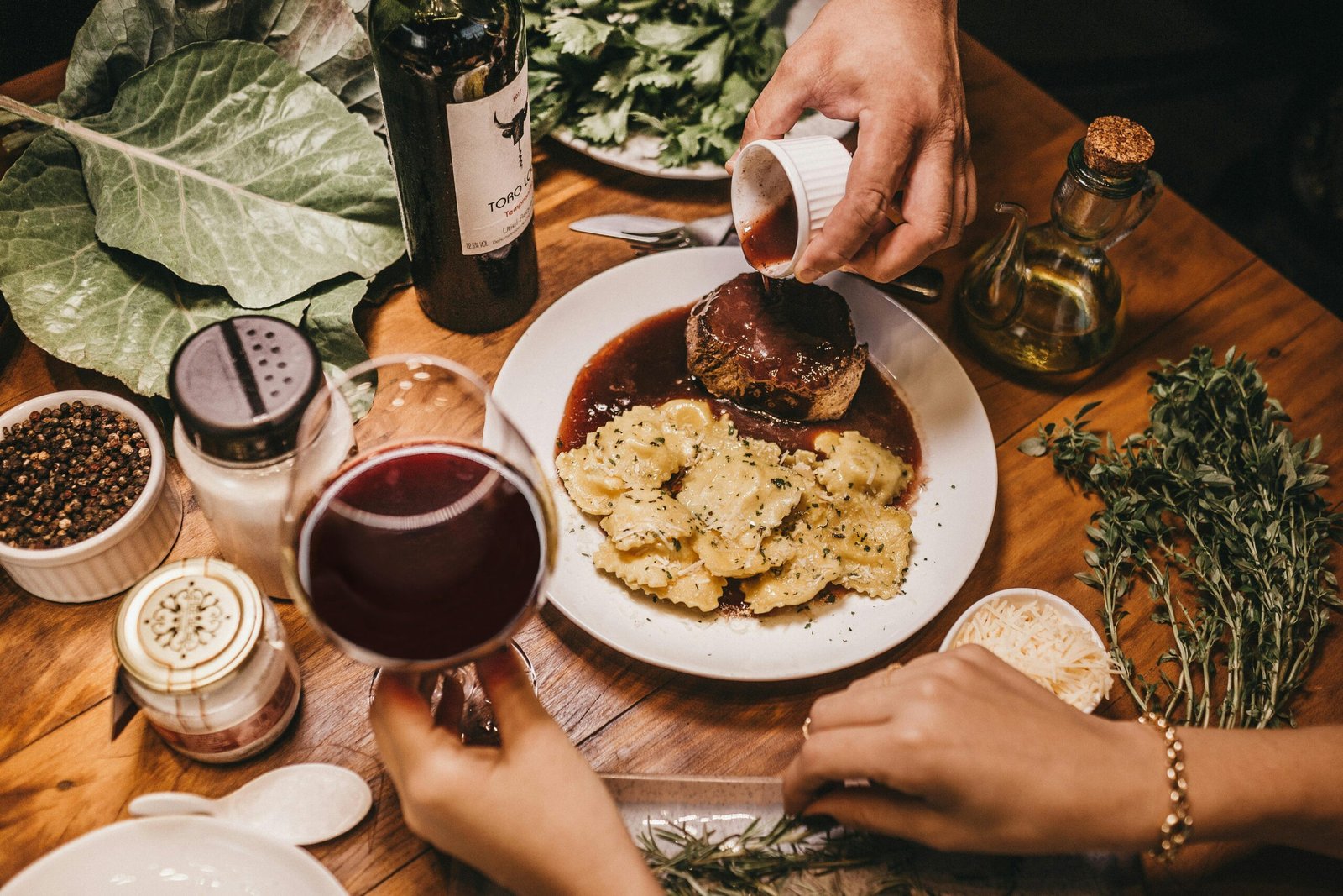 Cách Thưởng Thức Rượu Vang Đúng Chuẩn – Trọn Vẹn Hương & Vị | Wine Home Rượu Vang Nhập Khẩu Cách Thưởng Thức Rượu Vang Đúng Chuẩn