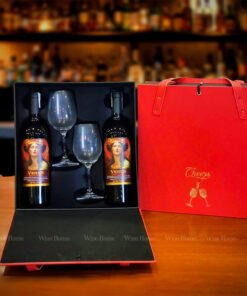 Hộp quà rượu vang 2 chai rượu vang Venus Rosso Semi Dolce kèm ly