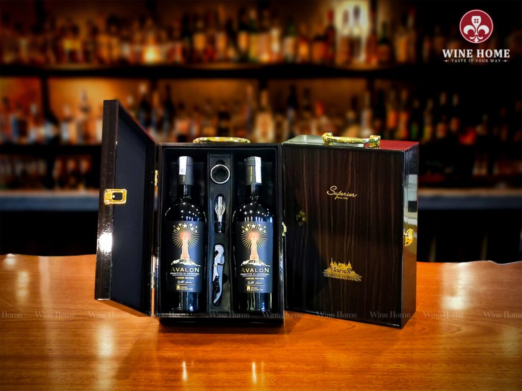Hộp Quà Rượu Vang 2 Chai Rượu Vang Ý Avalon Primitivo Di Manduria – Quà Tặng Đẳng Cấp Từ Vùng Puglia | Rượu Vang Wine Home Hộp quà rượu vang 2 chai rượu vang Ý Avalon Primitivo di Manduria