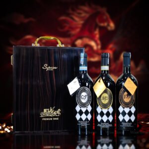 Hộp quà rượu vang 3 chai bộ 3 siêu phẩm Tinazzi Generation – Phiên bản hộp gỗ sơn mài ánh kim sang trọng | Rượu Vang Wine Home Hộp quà rượu vang 3 chai bộ 3 siêu phẩm Tinazzi Generation
