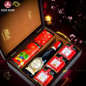 Hộp Quà Tết Rượu Hạt Hộp Gỗ Sơn Mài 3 Ngăn Nâu 01 – Siêu Phẩm Quà Tết Doanh Nghiệp Cao Cấp 2026 | Rượu Vang Wine Home Hộp Quà Tết Rượu Hạt Hộp Gỗ Sơn Mài 3 Ngăn Nâu 01