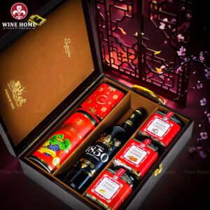 Hộp Quà Tết Rượu Hạt Hộp Gỗ Sơn Mài 3 Ngăn Nâu 06 – Siêu Phẩm Quà Tết Doanh Nghiệp Cao Cấp 2026 | Rượu Vang Wine Home Hộp Quà Tết Rượu Hạt Hộp Gỗ Sơn Mài 3 Ngăn Nâu 06