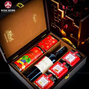 Hộp Quà Tết Rượu Hạt Hộp Gỗ Sơn Mài 3 Ngăn Nâu 05 – Siêu Phẩm Quà Tết Doanh Nghiệp Cao Cấp 2026 | Rượu Vang Wine Home Hộp Quà Tết Rượu Hạt Hộp Gỗ Sơn Mài 3 Ngăn Nâu 05