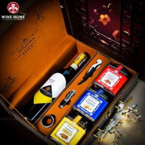 Hộp Quà Tết Rượu Hạt Hộp Da Vali Họa Tiết Vô Lăng 04 – Siêu Phẩm Quà Tặng Doanh Nghiệp Cao Cấp 2026 | Rượu Vang Wine Home Hộp Quà Tết Rượu Hạt Hộp Da Vali Họa Tiết Vô Lăng 04