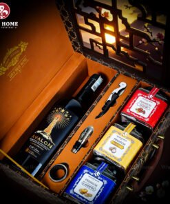 Hộp Quà Tết Rượu Hạt Hộp Da Nâu Vali 03 – Quà Tết Doanh Nghiệp Sang Trọng & Đẳng Cấp 2026 | Rượu Vang Wine Home Hộp Quà Tết Rượu Hạt Hộp Da Nâu Vali 03