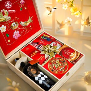 Hộp Quà Tết Xuân Như Ý Hộp Gỗ Đỏ 18 | Quà Tết Cao Cấp 2026 Wine Home | Rượu Vang Wine Home Hộp Quà Tết Xuân Như Ý Hộp Gỗ Đỏ 18