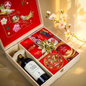Hộp Quà Tết Xuân Như Ý Hộp Gỗ Đỏ 10 | Quà Tết Cao Cấp 2026 Wine Home | Rượu Vang Wine Home Hộp Quà Tết Xuân Như Ý Hộp Gỗ Đỏ 10